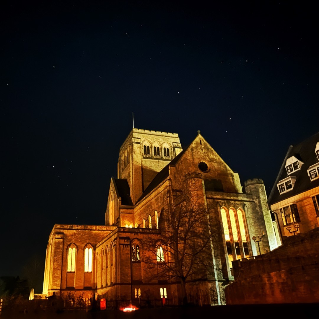 visitampleforth's tweet photo. Wishing you all a Merry Christmas and a peaceful New Year from everyone at Ampleforth Abbey.
God bless.
#AmpleforthAbbey #MerryChristmas #ChristmasBlessings https://t.co/mEpyDfUiyp