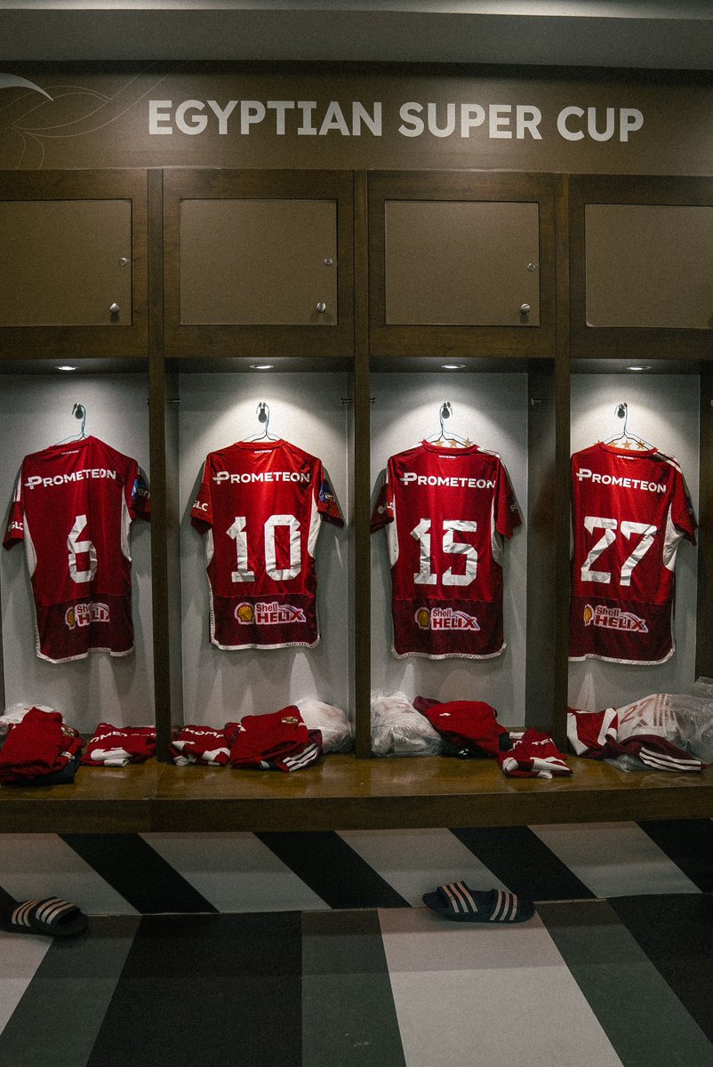 AlAhly's tweet photo. غرفة الملابس في انتظار الأبطال 👕

#يلا_يا_أهلي https://t.co/l4jBb0gSZy