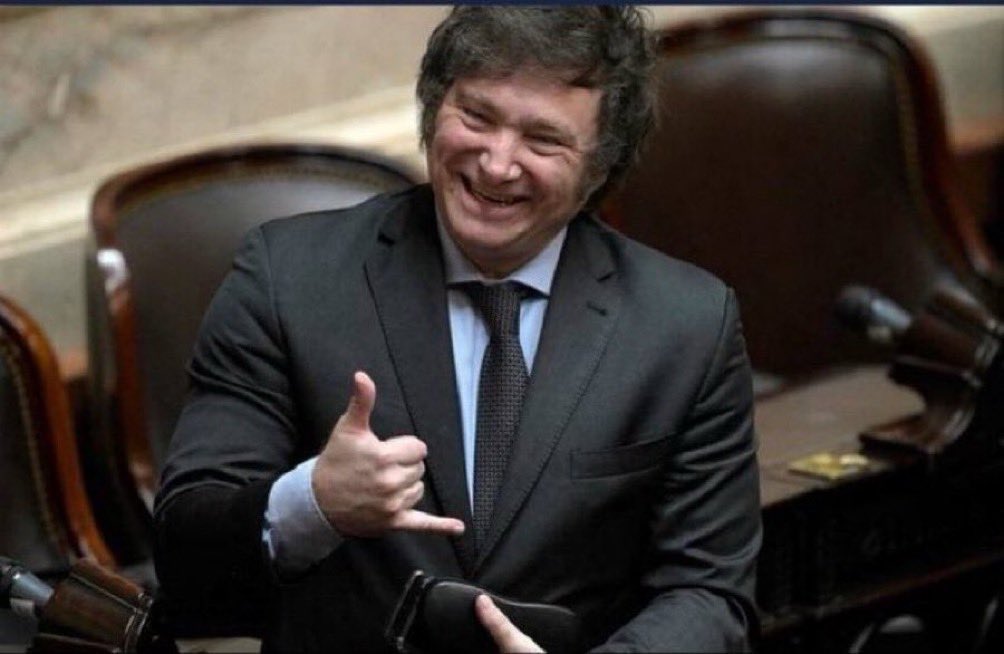 patriota_1972's tweet photo. Quieres lo mismo para Chile❓
Deja tu Sí y dale RT
Javier Milei enviará un proyecto al Congreso para BAJARLE LOS SUELDOS al Presidente, Diputados, Senadores, Jueces y funcionarios. Deja tu Si” y dale COMPARTIR si estás de acuerdo en bajar los sueldos a TODA LA CASTA https://t.co/JtjmZS1mI4