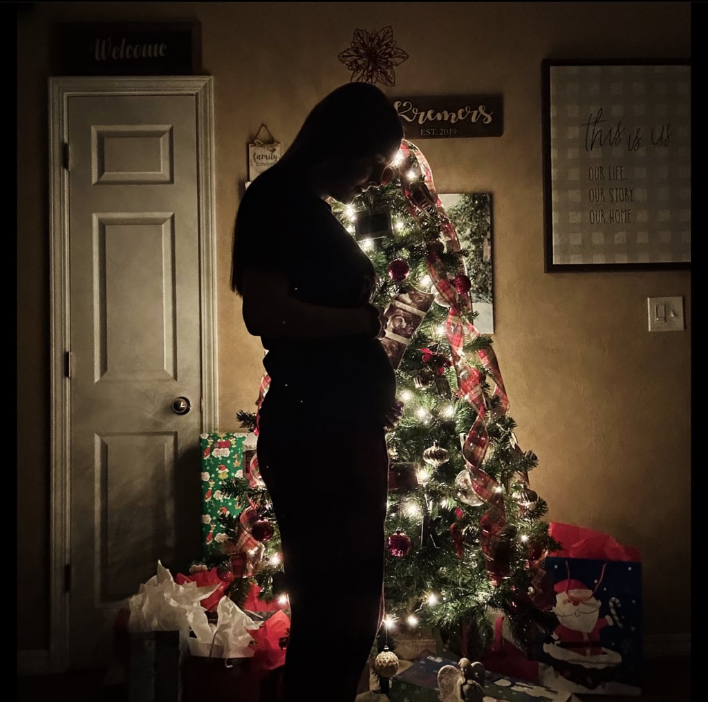 emkremers22's tweet photo. Bumpin around the Christmas tree #23weeks ❤️💚🎄👶🏼 https://t.co/sqXGlFl6gq