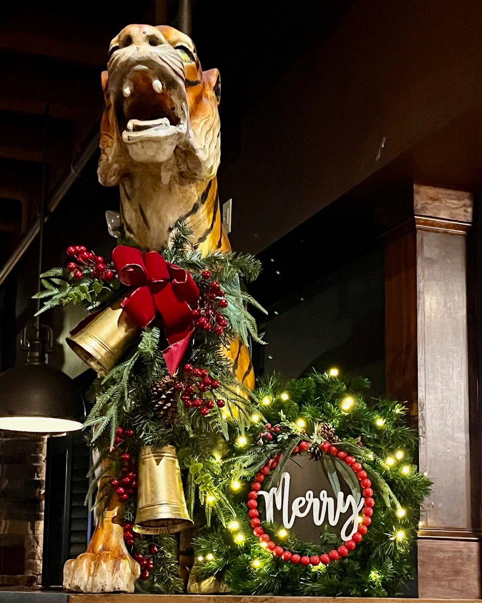 PostOfficeCafe's tweet image. Merry Christmas from the Post Office family to yours 🎄🎁  Wishing you lots of joy and good times! ✨