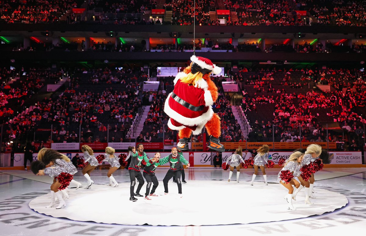 GrittyNHL's tweet photo. merry gritmas, ily https://t.co/GOfrlI7dgA