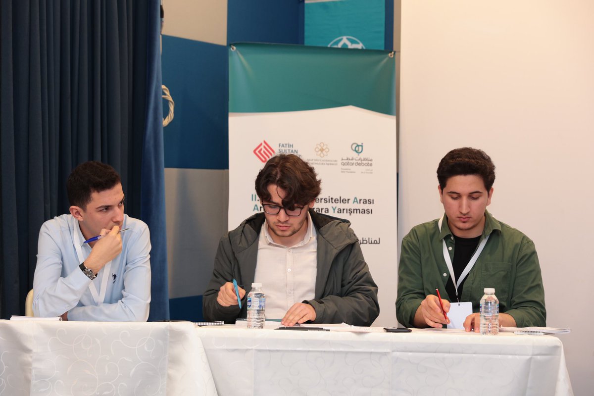 adcfsm's tweet photo. Bugün yarı final heyecanı yaşandı 
Finalistlerimiz Ağrı İbrahim Çeçen Üniversitesi ve Boğaziçi Üniversitesi 🏆

Bursa Uludağ Üniversitesi ve Fatih Sultan Mehmet Vakıf Üniversitesi arasında üçüncülük yarışı gerçekleşti.

Sonuçlar ve büyük final yarın Fsmvü Haliç yerleşkesinde ⏳ https://t.co/U2diDgj63U