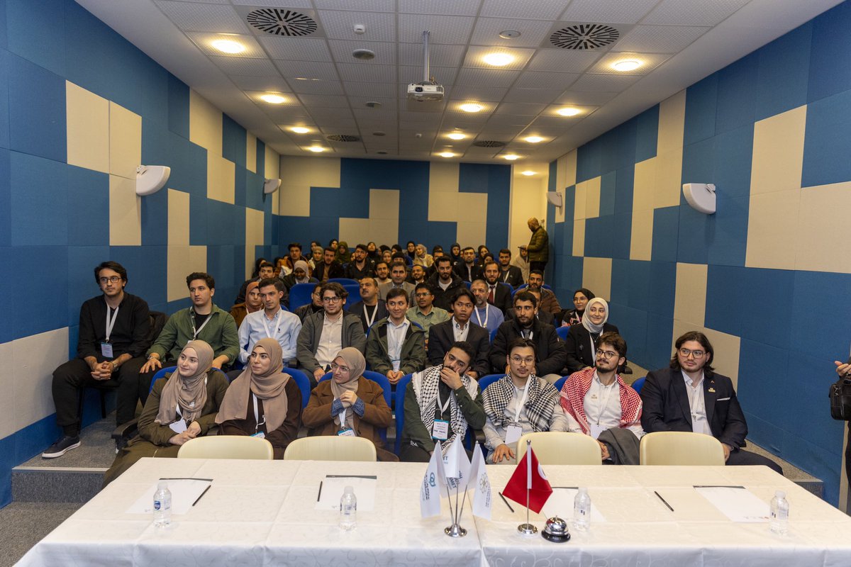 adcfsm's tweet photo. تقدم للنهائي فريقا جامعة آغري إبراهيم شاشين وجامعة بوغاز إيجي، فيما تنافست كل من جامعتي بورصة أولوداغ والسلطان محمد الفاتح الوقفية للفوز بالمركز الثالث 
🏆
غداً يعلن عن أصحاب المركز الثالث وتحسم البطولة في الجولة النهائية!

بانتظاركم في جامعة السلطان محمد الفاتح فرع خليج 
⏳ https://t.co/EbulMrLOz7