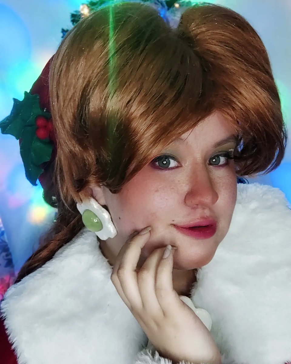 Sammy_toszek's tweet photo. Últimas fotos de Natal!
Minha Daisy na skin de natal do Mario kart tour 🚗

Finalmente fiz fotos desse Cosplay, quero ainda fazer fotos melhores, na decoração da cidade no ano que vem 💝

#cosplay #primcessdaisy #daisycosplay https://t.co/SuCLGejkP6