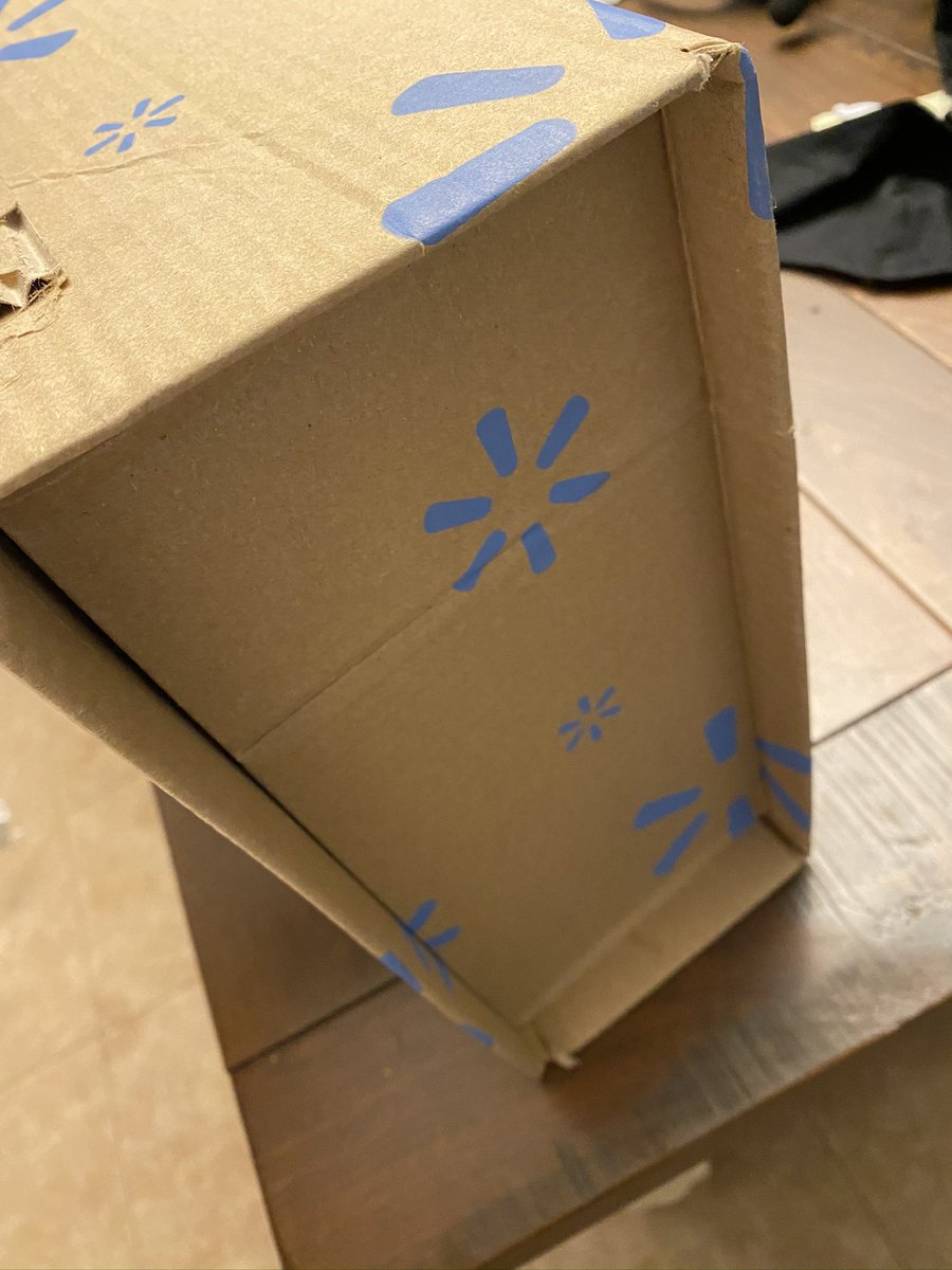 packaging_nerd's tweet image. Interesting #ecommerce #packaging from @walmart. I wonder if the extended edges add protection, I would think it would for parcel environment floor loading. Anyone have more details on this #corrugatedbox style? #MerryChristmas #box #ecommercepackaging