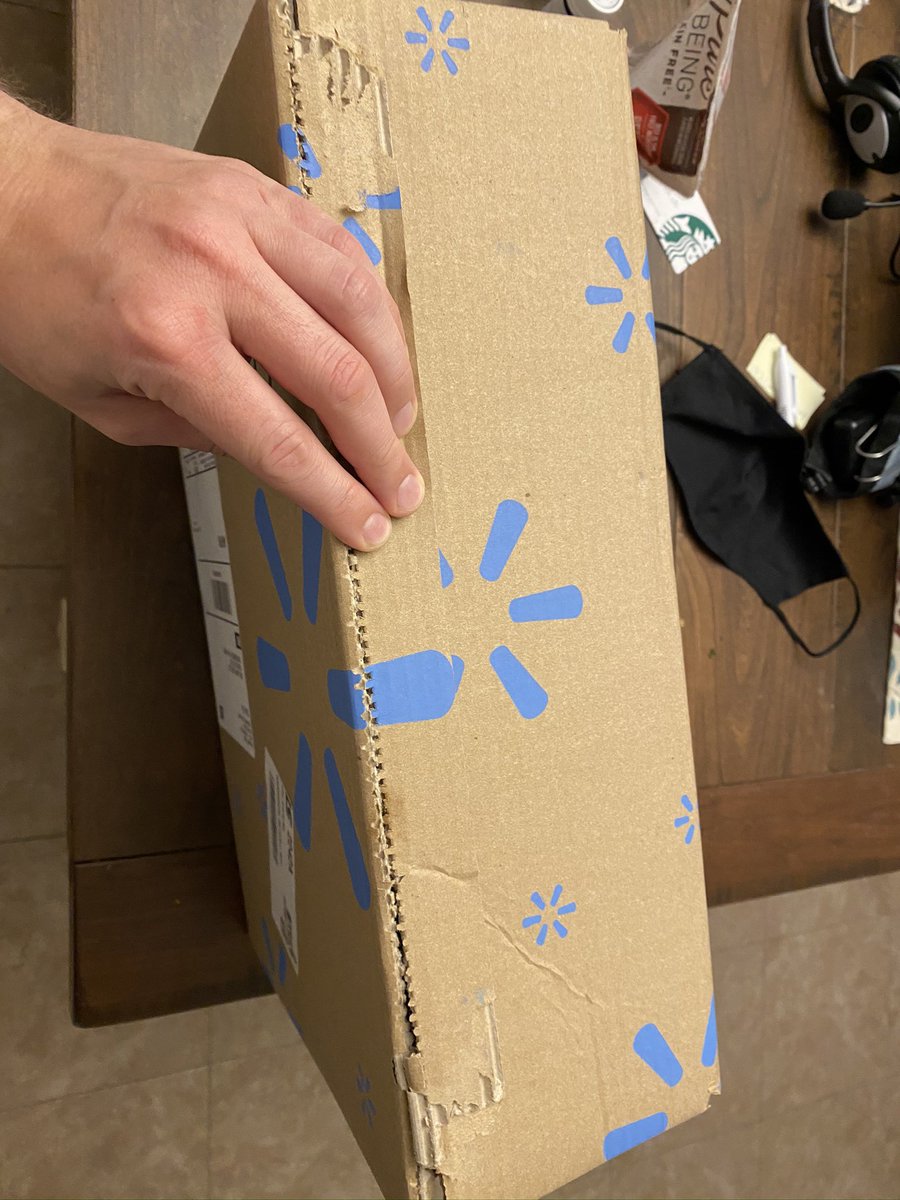 packaging_nerd's tweet image. Interesting #ecommerce #packaging from @walmart. I wonder if the extended edges add protection, I would think it would for parcel environment floor loading. Anyone have more details on this #corrugatedbox style? #MerryChristmas #box #ecommercepackaging