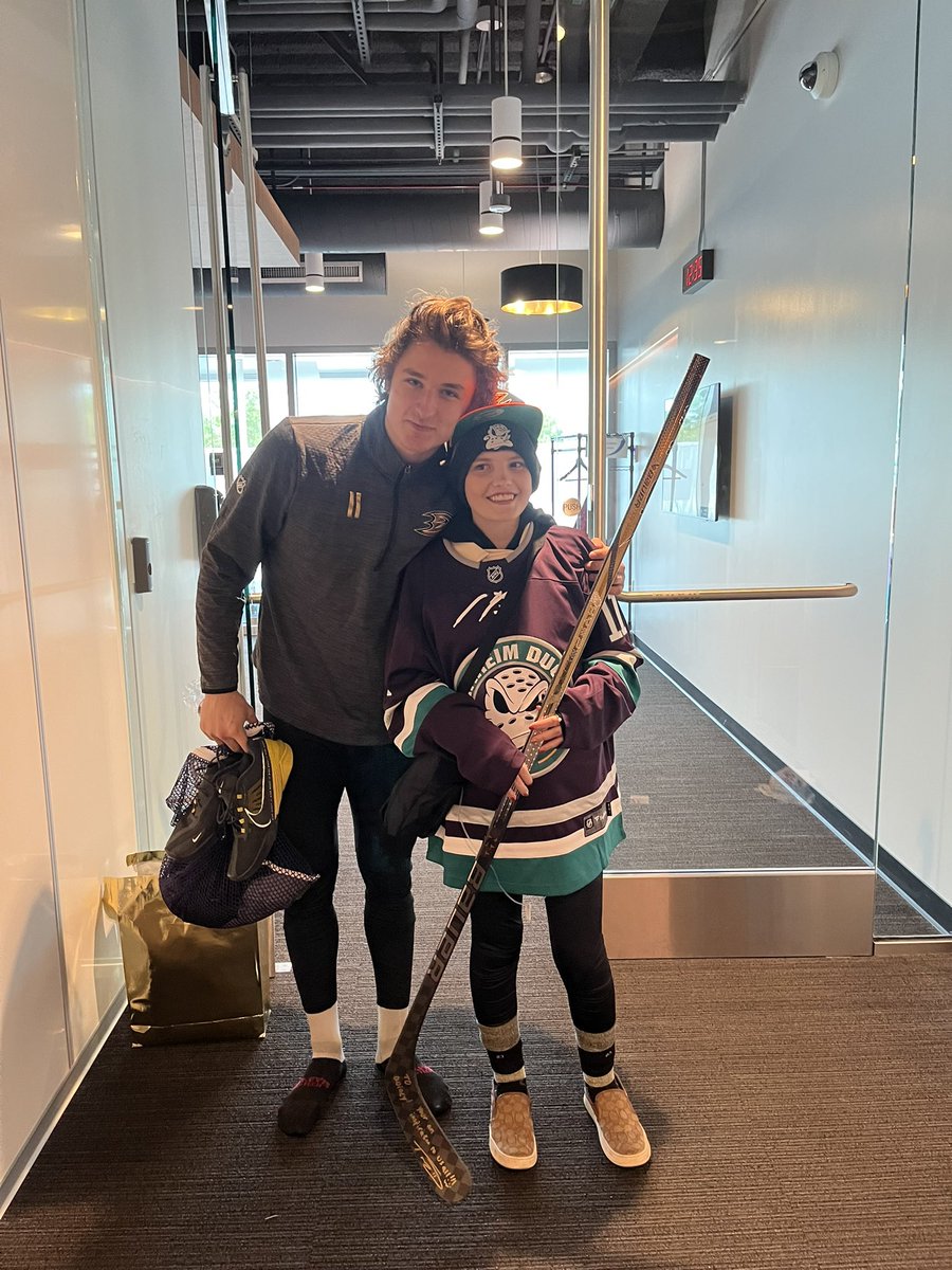 VicLombardi's tweet image. I met Quincy Rohrbach through the Morgan Adams Foundation. She’s a beautiful young lady with stage 4 cancer. Her favorite hockey player is Trevor Zegras. So, for Christmas week, Trevor invited Quincy to a practice where she was showered with gifts. And then Trevor did this…