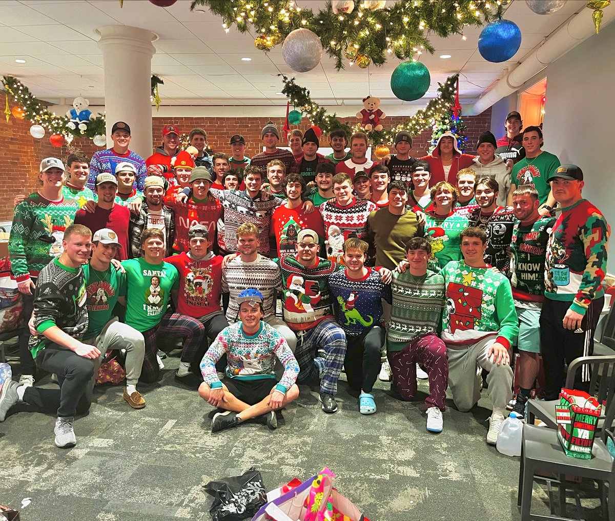 Merry Christmas 🎄🎁 🎅🏼 and Happy Holidays from the Griffins