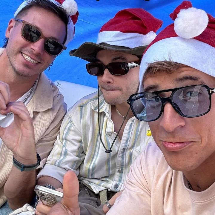 ysicasanova's tweet photo. fotito de los pibes para decirles feliz navidaddd 🫶🏻 https://t.co/UaDeuXIZQq