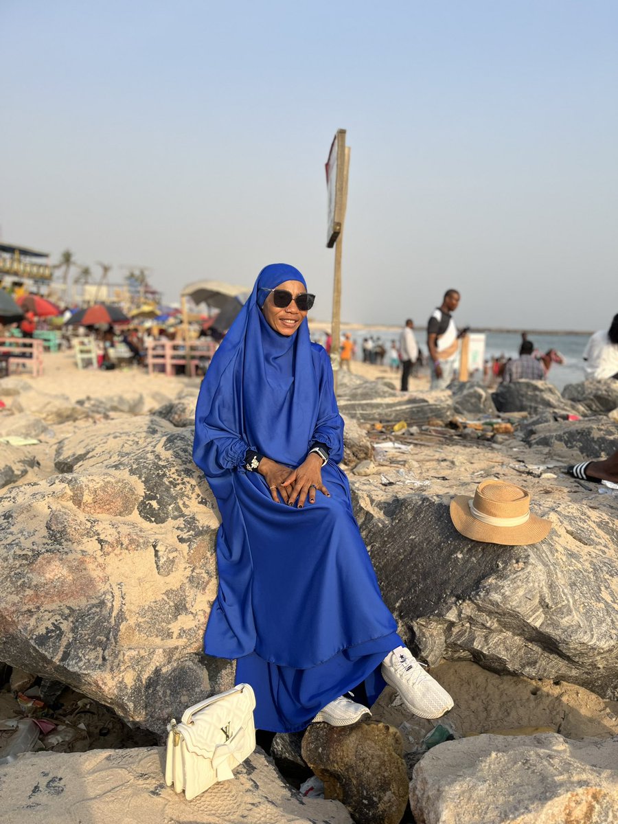 Weekend getaway 🥰🥰

My beautiful dress 👗 from @NiftyHijabs 

#weekendgetaway 
#beachvibes 
#alhamdulilah 
#muslimah 
#muslimfashion 
#hijabfashion 
#hijabstyle