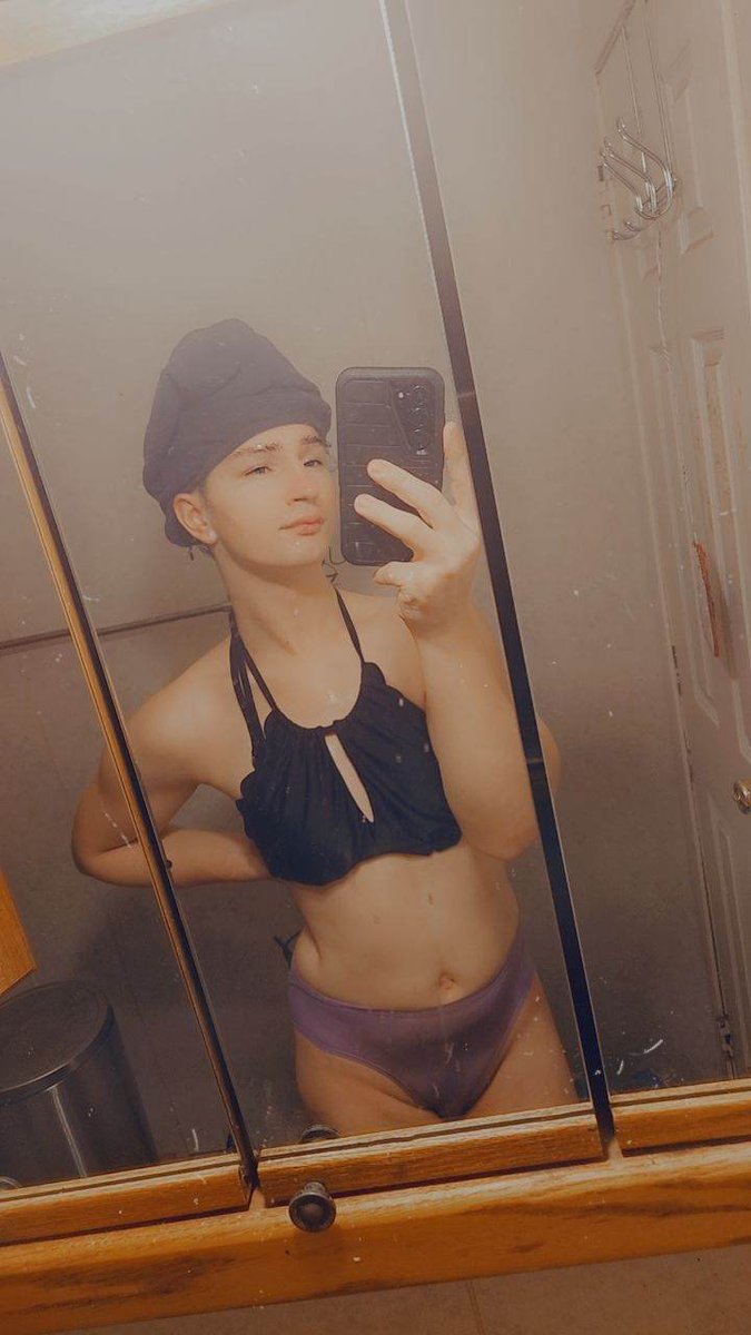 ThegreenPenny's tweet photo. Follow me bbys!!! Merry Xmas โ๏ธ
#transgirl #lgbt #gym #fitness #transprincess #transgirlsofinstagram #transgender #trans #mtftransgender #mtf #transtiktok #model #glamourmodel #maletofemale #transvisibility #transmodel #transpride #mtftrans #mtftransition https://t.co/xTdxxTVRv0