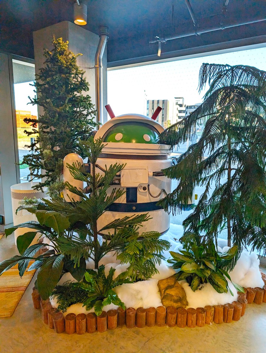 sundarpichai's tweet image. Merry Christmas to everyone who celebrates. Wishing you a joyful holiday, whether you’re spending it in a winter wonderland or just enjoying the day with friends and family.