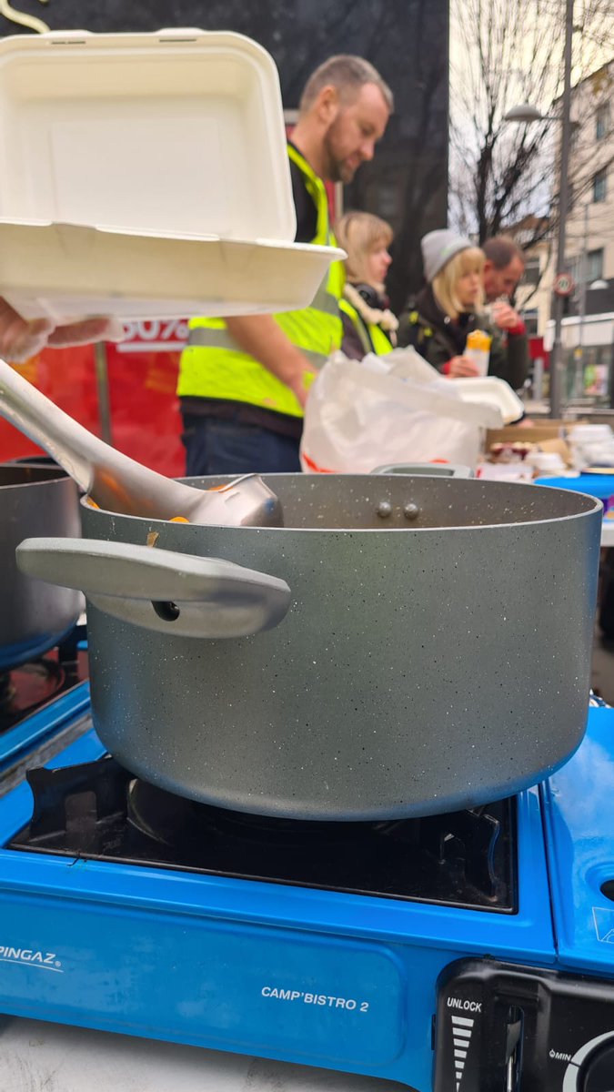 This morning our little elves visited the street kitchen serving Christmas dinner to the homeless community in #Nottingham City Centre to wish them all a Merry Christmas &amp; dish out some mince pies

We hope you've all had a lovely Christmas! 🎄🎅🎁