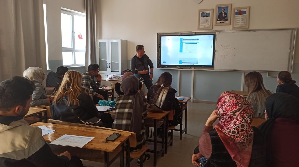 Boydereilkokulu's tweet photo. Okulumuzda #dilimizinzenginlikleri #Bigep ve #Metip projelerinin tanıtım toplantısı gerçekleştirildi. Tanıtımı gerçekleştiren Müdür yardımcımız Fatih Aslan’a ve özveri ile dinleyen tüm öğretmenlerimize teşekkür ederiz.
@HaliliyeMem
@sanliurfammem63
@UrfaValiligi https://t.co/mIQNUVFkaQ