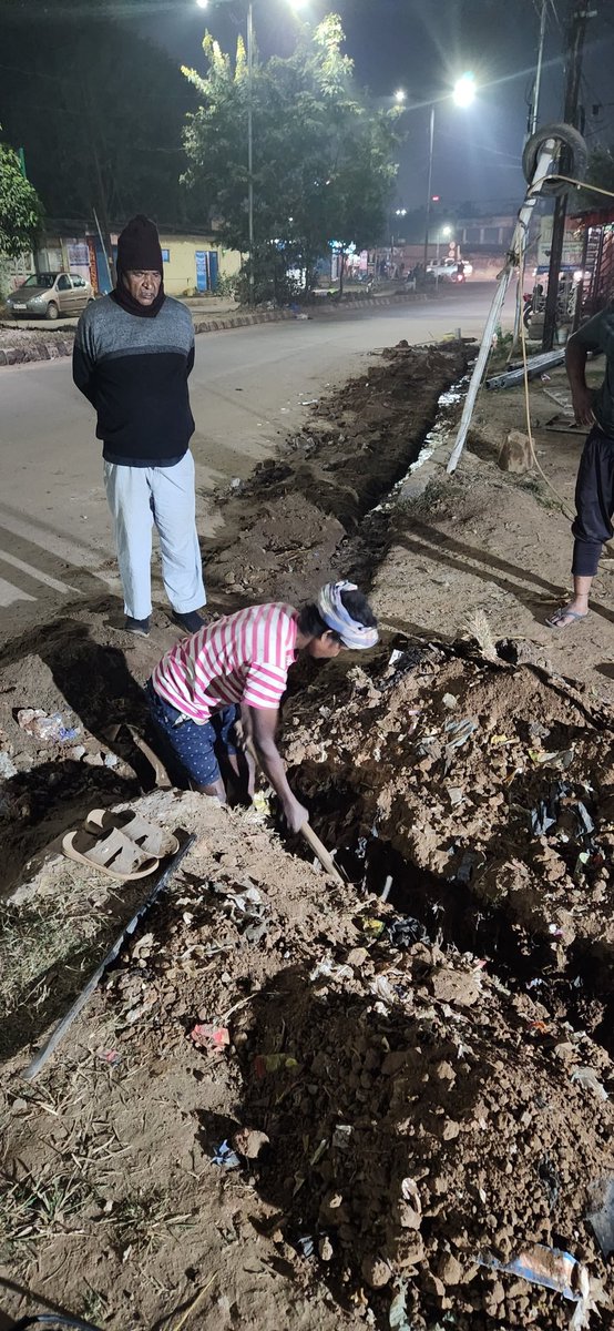 dmpnda's tweet photo. #Bhubaneswar @bmcbbsr Please look into this illegal drainage system by digging public roads at midnight without anyone's knowledge @bmcbbsr can yu please interview @Sulochana_Apa pls look into it pls humble request as residents are turning into mafia @CMO_Odisha @AprajitaSarangi https://t.co/xoUGFhPfOl