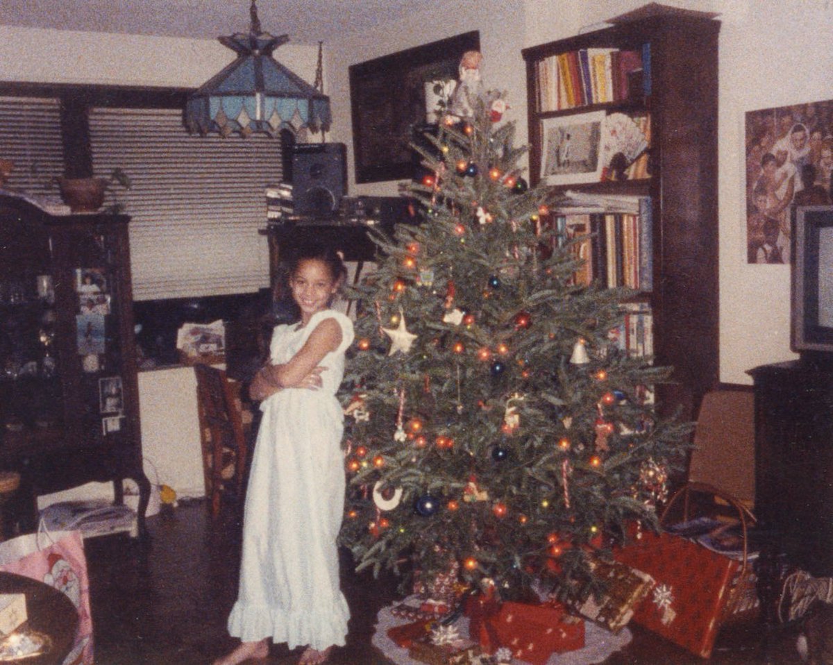 aliciakeys's tweet photo. Throwback pictures to celebrate the holidays 🎁���✨Sending you big love and blessings!!! https://t.co/Ww0XIqCcBB