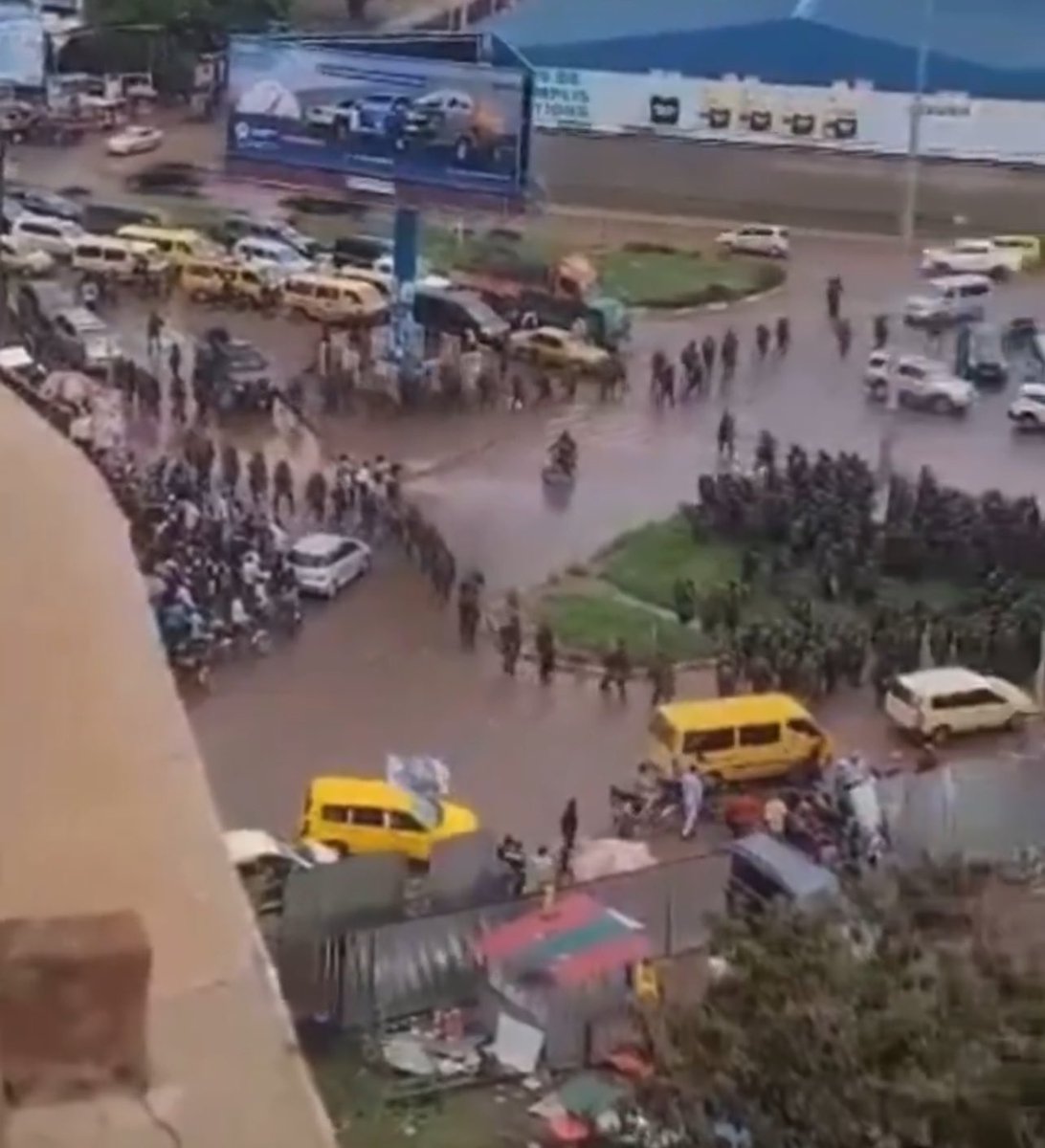 NexusMediaUg's tweet image. 🇨🇩UPDATE: 

President Felix Tshisekedi has deployed army, Special Forces and Reserve forces across the country mainly in strongholds of Opposition candidates. 
All main opposition candidates have asked for the cancellation of this year's election.  #DRCElection 

#NexusMediaUG