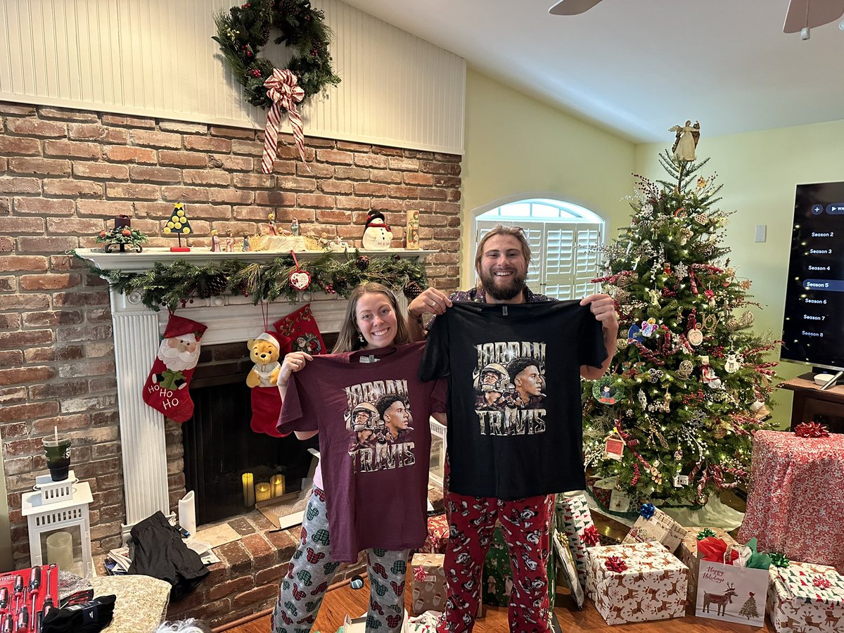 FSU83's tweet photo. @jordantrav13  Merry Christmas Jordan! https://t.co/Wv72mb4aYQ