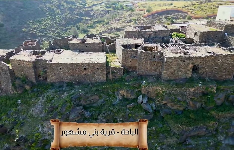 1️⃣
وثيقة مميزة في محتواها..
تاريخها في مطلع القرن الماضي في عام ١٣١٤هـ..
أي أن عمرها ١٣١ عاما..

وهي تتناول معاهدة بين قرى وادي فيق (من غير غزير) الشريكة معهم في الوادي..

والوثيقة مليئة بالفوائد التي تستحق منا تأملها والاستفادة مما فيها من معلومات وعلاقات وتداعيات وسياقات..