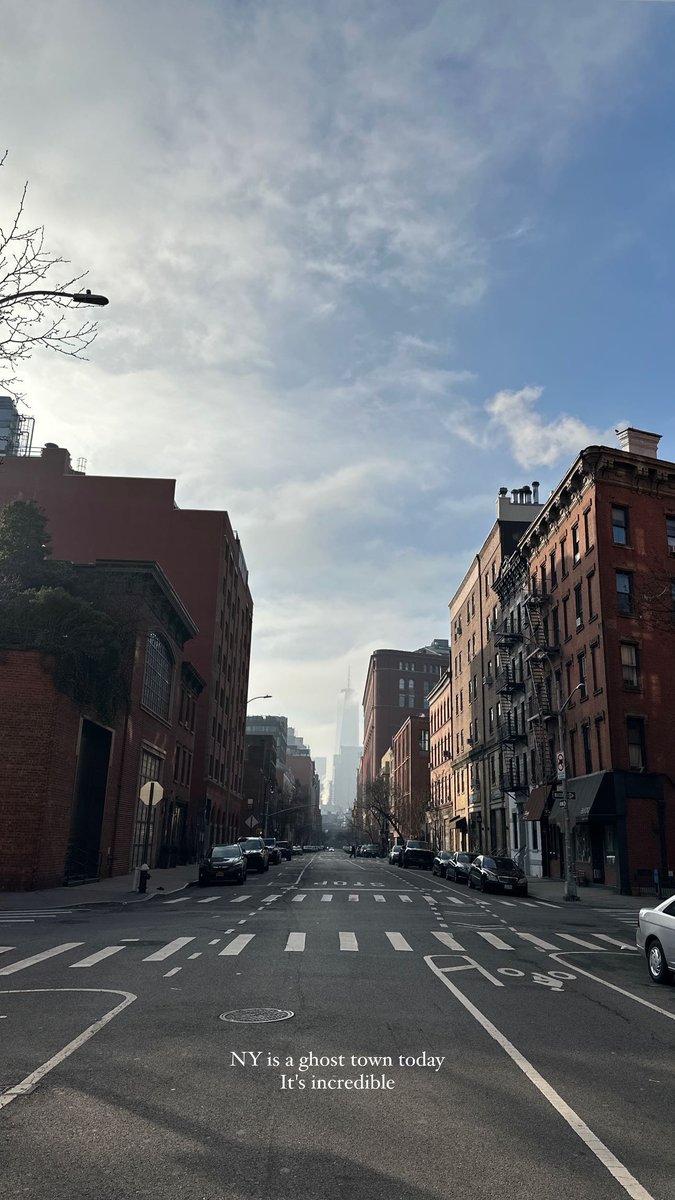 Gorgeous NYC ghost town today. 🎄⛅️🏴