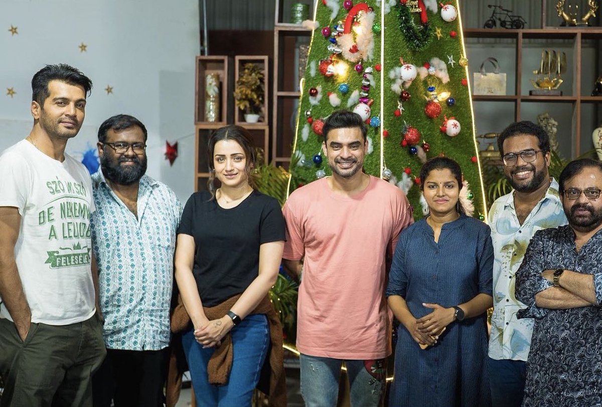 Team #Identity celebrating #Christmas on the sets ❤❤

@trishtrashers @ttovino @AkhilPaul_ #Trisha #Tovino #VinayRai #SouthQueen #TrishaFansKerala