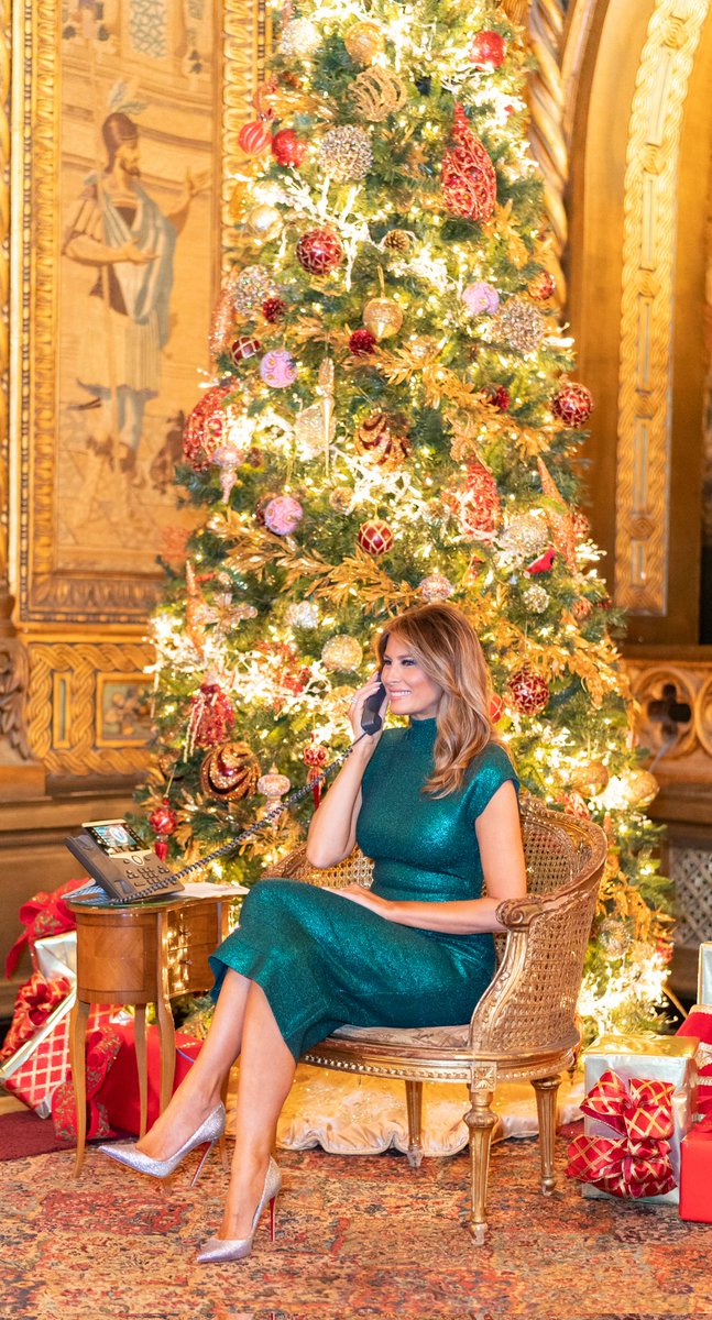 Tucker Carlson says,Melania Trump is the most graceful First Lady ever in US history! Drop❤🎄 if you agree.