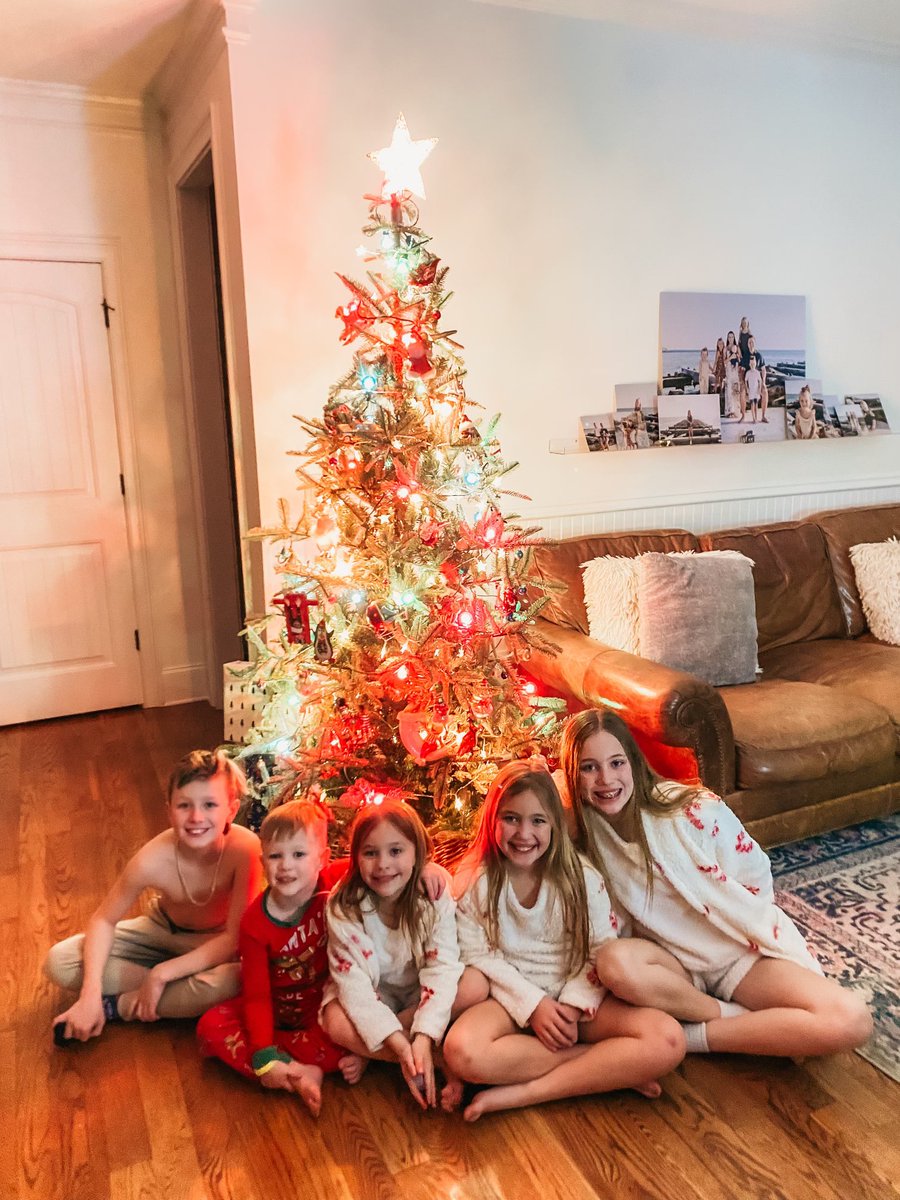 derekDberry's tweet photo. Merry Christmas from the Berry family to yours! 🎄🎁 Sending warm wishes for a joyful holiday season filled with love and laughter. #MerryChristmas #FamilyTime https://t.co/Yz3ltfHI8t