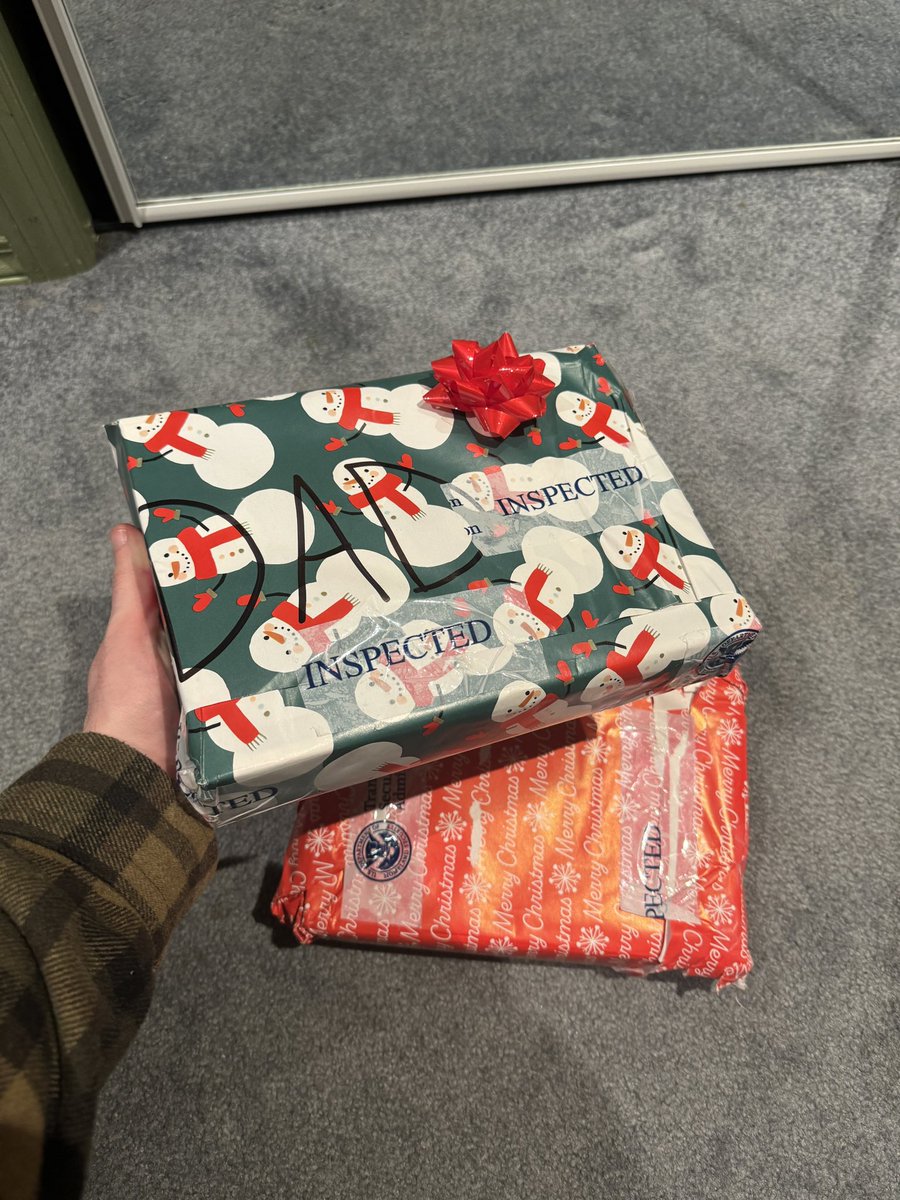 yo why tf did tsa unwrap and rewrap my gifts 😭😭😭