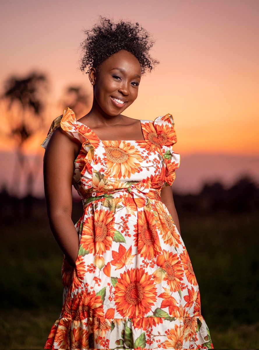 SullivanDante11's tweet photo. The coastal area is a photography goldmine to me and I cannot get enough of the images that I capture here.I swear I can spend all of my time chasing sunsets,sunrise,playing with light and contrast.
#shutterbugske #sunsetpotrait #sunset #portraitphotography #tembeakenya #travel https://t.co/Gl4Ken1SpL