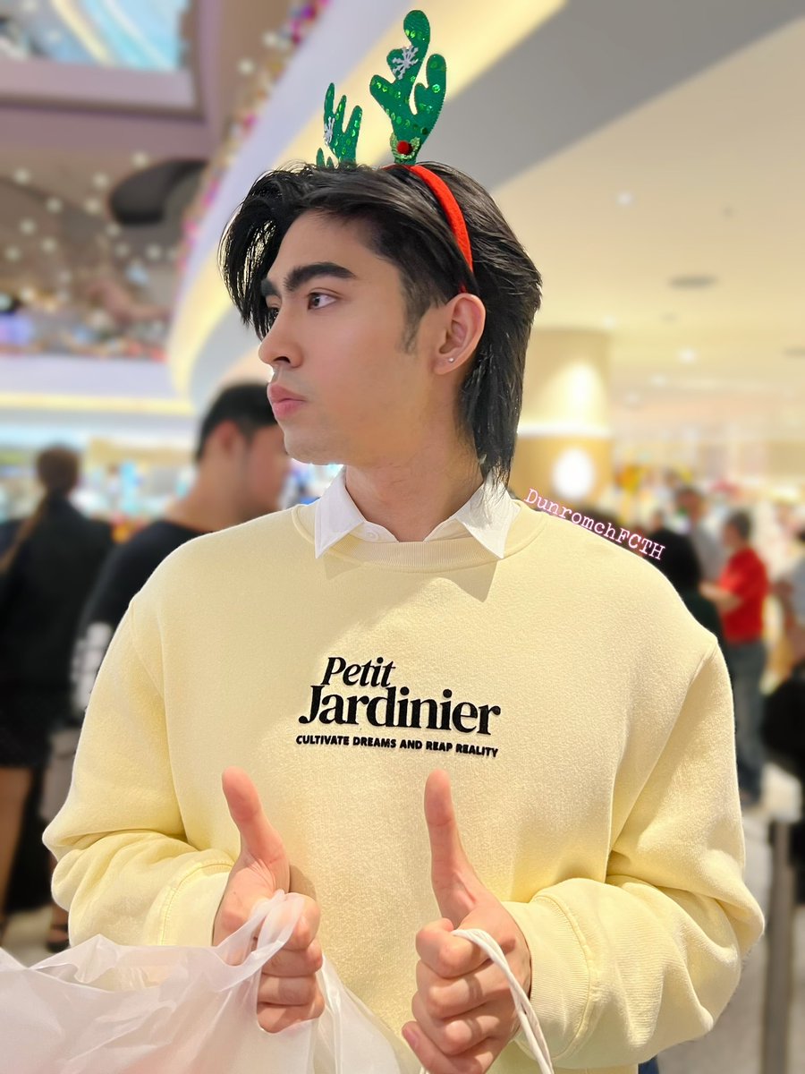 ลุคนี้..จะน่ารักมุ้งมิ้ง หรือว่าหล่อเท่ ดีนะ 😆😆

#dunromch 
#DunromchFCTH