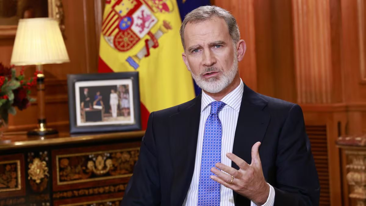 Palopil's tweet photo. En vista de que el PPVOX no han entendido el mensaje del Rey Felipe VI, que se piensan que va directo contra Pedro Sánchez, a continuación voy a exponer las diez frases que demuestran que están equivocados y que va dirigido contra ellos por su actitud intolerable actual:

HILO 🧵 https://t.co/P1bwL3rJjF