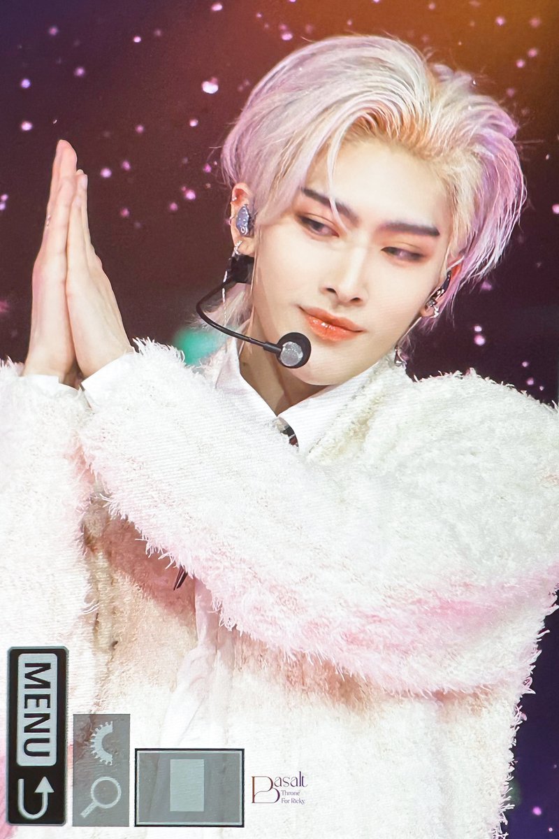 🪨
231225 프리뷰

#리키 #RICKY #沈泉锐 #リッキー
#제로베이스원 #ZEROBASEONE