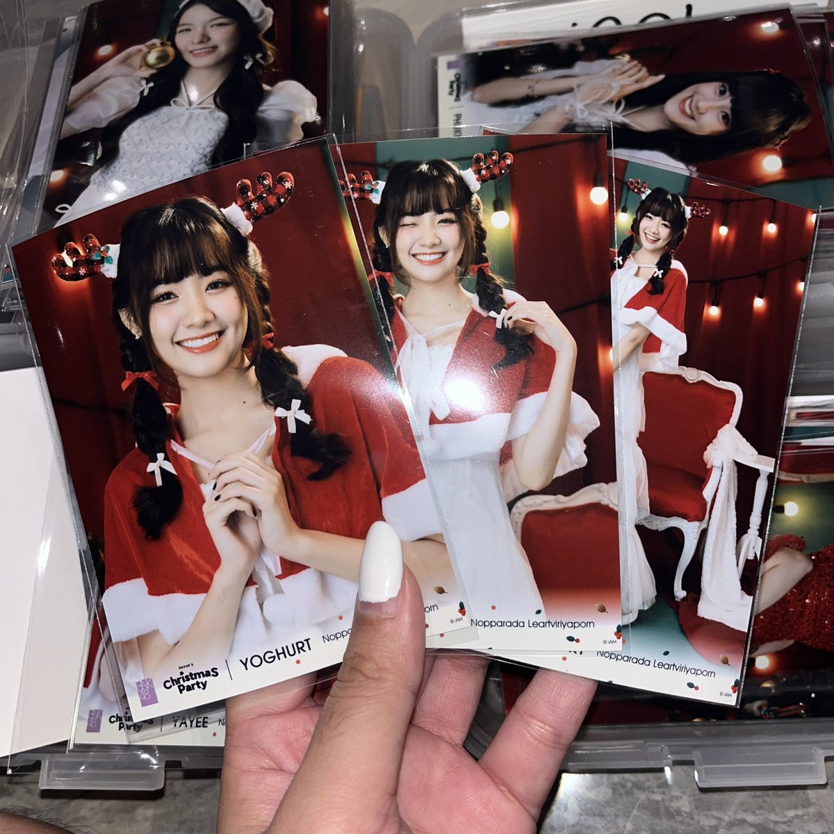 memorota1's tweet photo. 🎄photoset comp christmas party
ผักขม 200
โยเกิร์ต 300
เกรซ 170
ยาหยี 80

🎁ส่ง +30
#PhukkhomBNK48 #YoghurtBNK48 #GraceBNK48 #YayeeBNK48 #BNK48Market #ตลาดนัดBNK48 https://t.co/aGlmmcNnxK