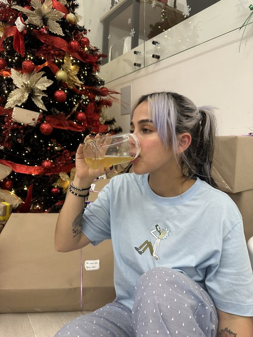 Espero que pasaran buena noche ☺️  Feliz Navidad para todos, l@s quiero mucho ❤️ https://t.co/Hmi5sB<a href="/tag/viper"class="tags"><span>#viper</span></a><a href="/tag/valorant"class="tags"><span>#valorant</span></a>