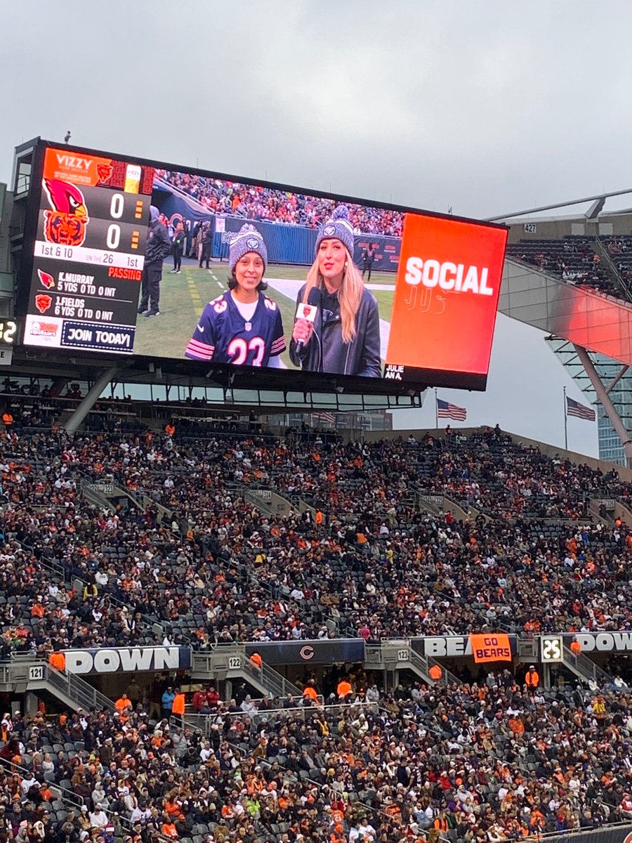 SCAFlagFootball's tweet photo. Great time seeing Juliana honored as @ChicagoBears ‘23 Inspire Change Changemaker! She has done tons to grow Girls Flag Football and we are excited for what’s next… We &amp; the girls appreciate you! 🙌🏾

@BearsOutreach @Silva321FUTP60 @NFLFLAG 
@USAFootball @CPLAthletics https://t.co/PxaNOm0DTw