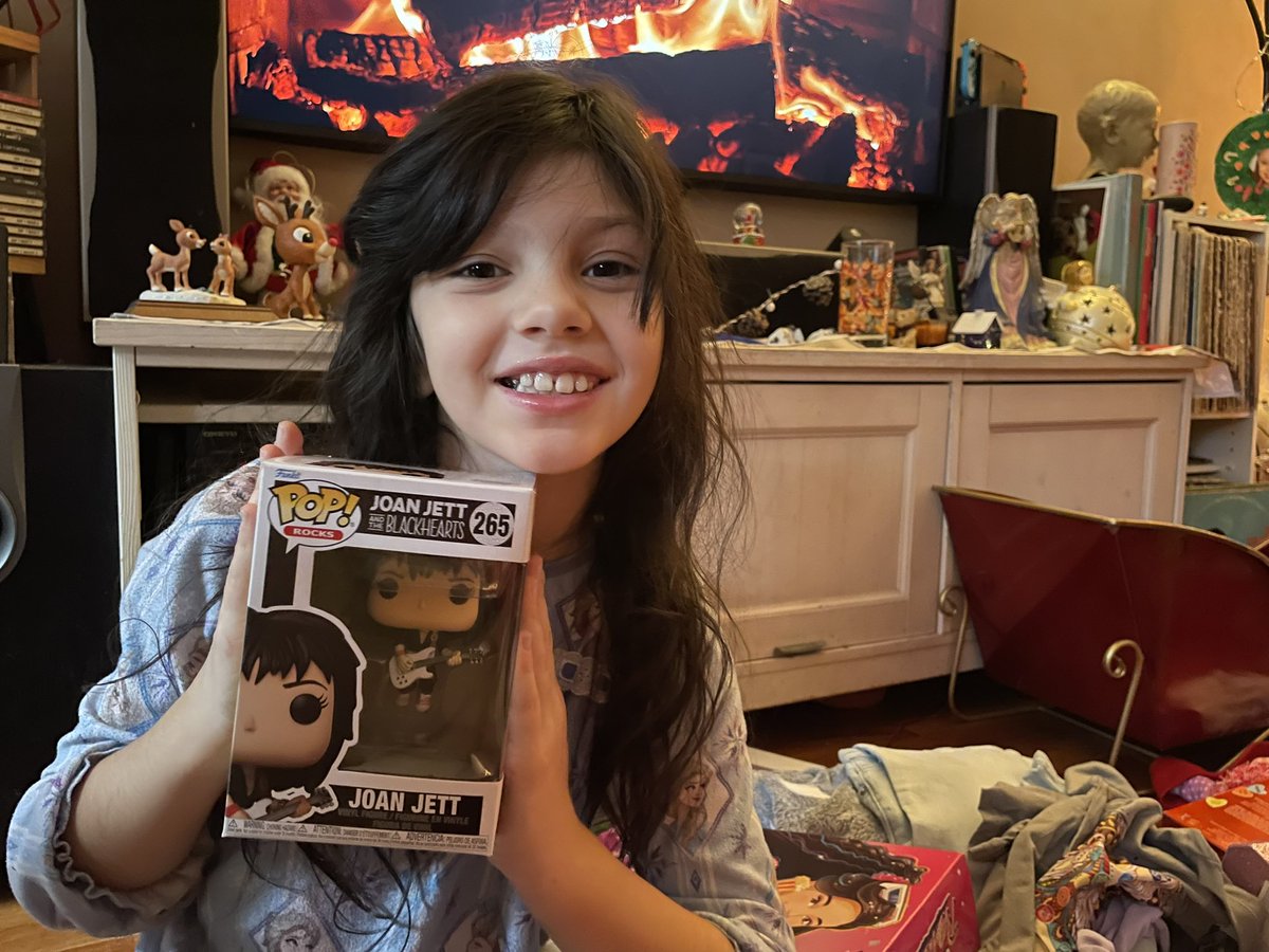 Another <a href="/joanjett/">Joan Jett & the Blackhearts</a> infusion of her favorite singer at Christmas!!! 🤘🏽#joanjett