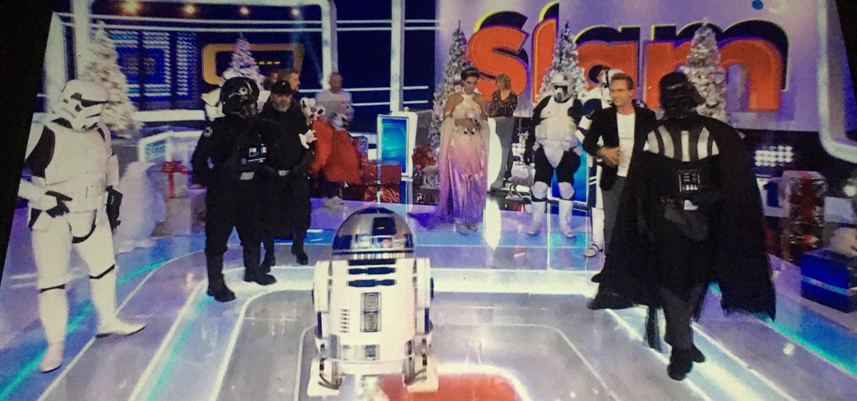 Magnifique cette surprise de l’équipe de l’association les <a href="/lutinsduphoenix/">@leslutinsduphoenix 🎗️</a> aujourd’hui dans Slam sur France 3 ! 🤩👍 <a href="/cyrilferaud/">Cyril Féraud</a> @slamlejeuoff