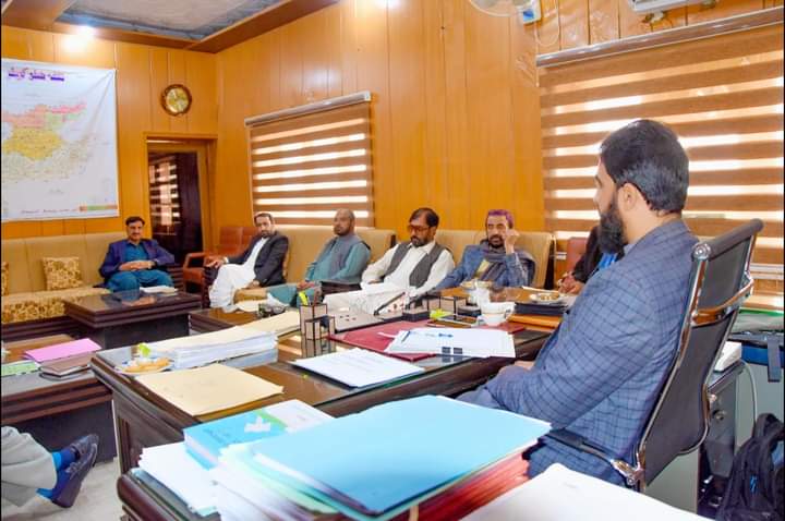 DCKohlu's tweet photo. ڈپٹی کمشنر کوہلو نقیب اللہ کاکڑ کا کوہلو شہر میں غیرفعال واٹر فلٹریشن پلانٹس کی فعالی کے لئے فورآ اقدامات اٹھانے کے احکامات۔

آلودہ پانی سے عوام میں متعدد بیماریاں پھیل رہی ہے۔
@cs_balochistan @dpr_gob
@naqeeb_khan99 @DgLevies 
https://t.co/0SU6MWvoNC https://t.co/fbF9MUFRdz