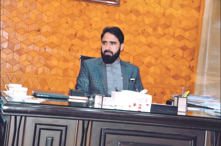 DCKohlu's tweet photo. ڈپٹی کمشنر کوہلو نقیب اللہ کاکڑ کا کوہلو شہر میں غیرفعال واٹر فلٹریشن پلانٹس کی فعالی کے لئے فورآ اقدامات اٹھانے کے احکامات۔

آلودہ پانی سے عوام میں متعدد بیماریاں پھیل رہی ہے۔
@cs_balochistan @dpr_gob
@naqeeb_khan99 @DgLevies 
https://t.co/0SU6MWvoNC https://t.co/fbF9MUFRdz