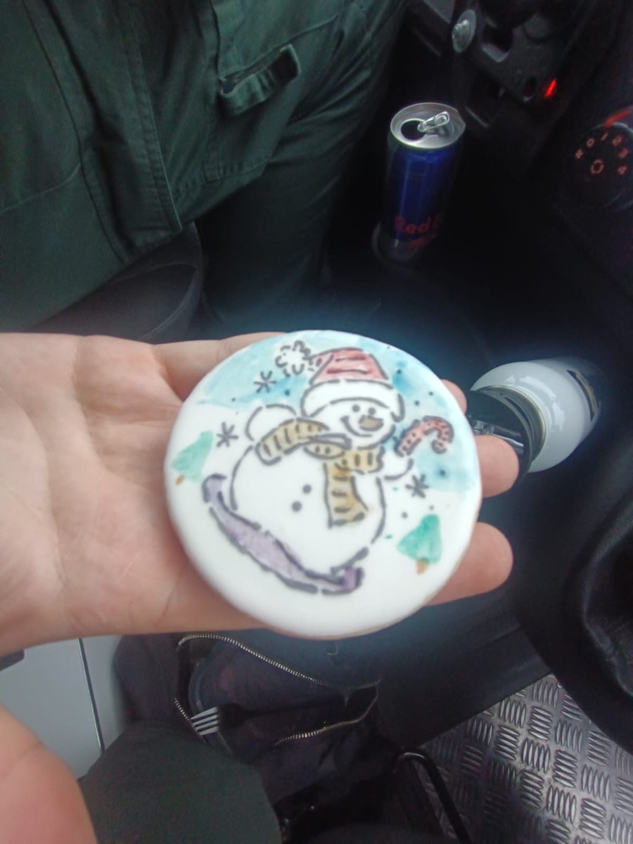 Crews out supporting the NHS today having some Christmas cookies! 
#TeamHMAS