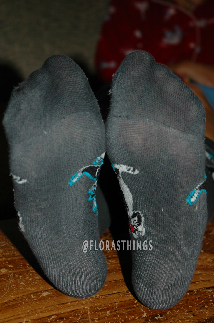 florasthings's tweet photo. Merry Christmas sniffers, lounging around in My socks waiting for your gifts at My feet 🧎‍♂️🎁🎄

@Soxsnake
#smellysocksfetish #dirtysocks #wornsocks
| Sock Fetish | Dirty Socks | Worn Socks | Sweaty Socks | https://t.co/Qpm5GMTvV2