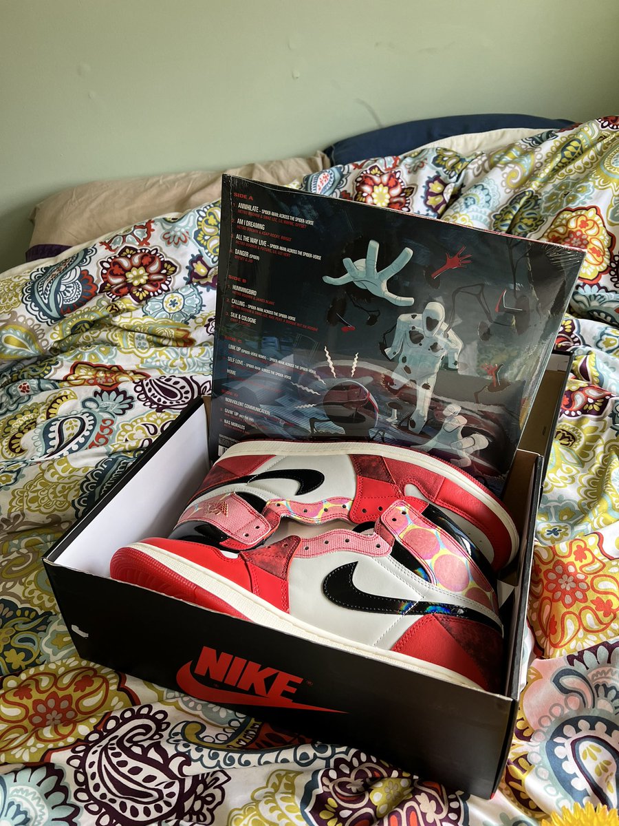Blackatron_'s tweet photo. When your girlfriend knows how much you love Across the Spiderverse

Merry Christmas 😊 https://t.co/Znqdd9YYsa