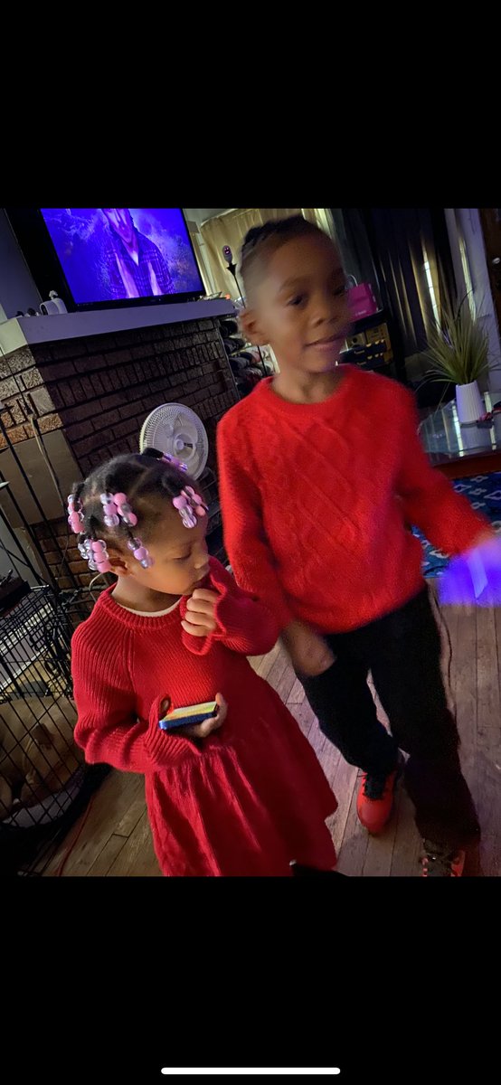 imhimforeal's tweet photo. Merry Christmas from mines to yours. https://t.co/iM3B4xvLRd