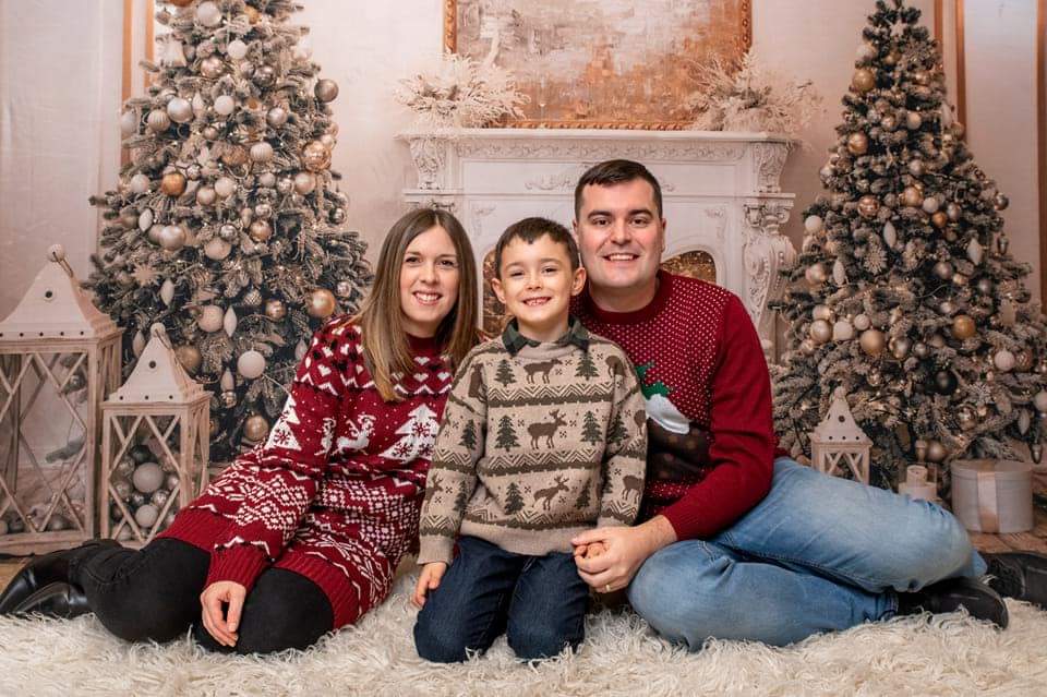 BenSolly's tweet photo. Merry Christmas from the Solly family! 🎄🎁 https://t.co/SUo3k9dEBL