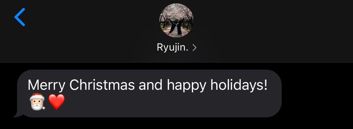 jinliaseulrene's tweet photo. — "Christmas Message" —

A one shot jinlia / ryujisu au wherein Ryujin sends a group message to all her contacts to greet "Merry Christmas" and it's too late when she realized she sent one too to Lia.

Her ex-girlfriend. https://t.co/YkUB6HMNzi