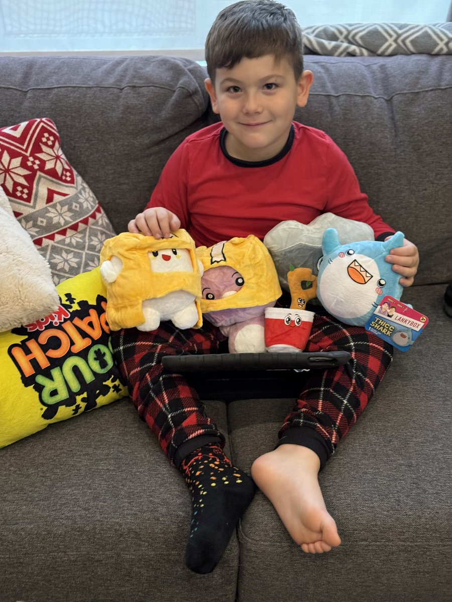 So my son is a super @Lankybox fan …he is so happy this Christmas 🎄🥰🫶🏼 If you could say hi back @Lankybox it would make his year ☺️ Merry Christmas 🎄
