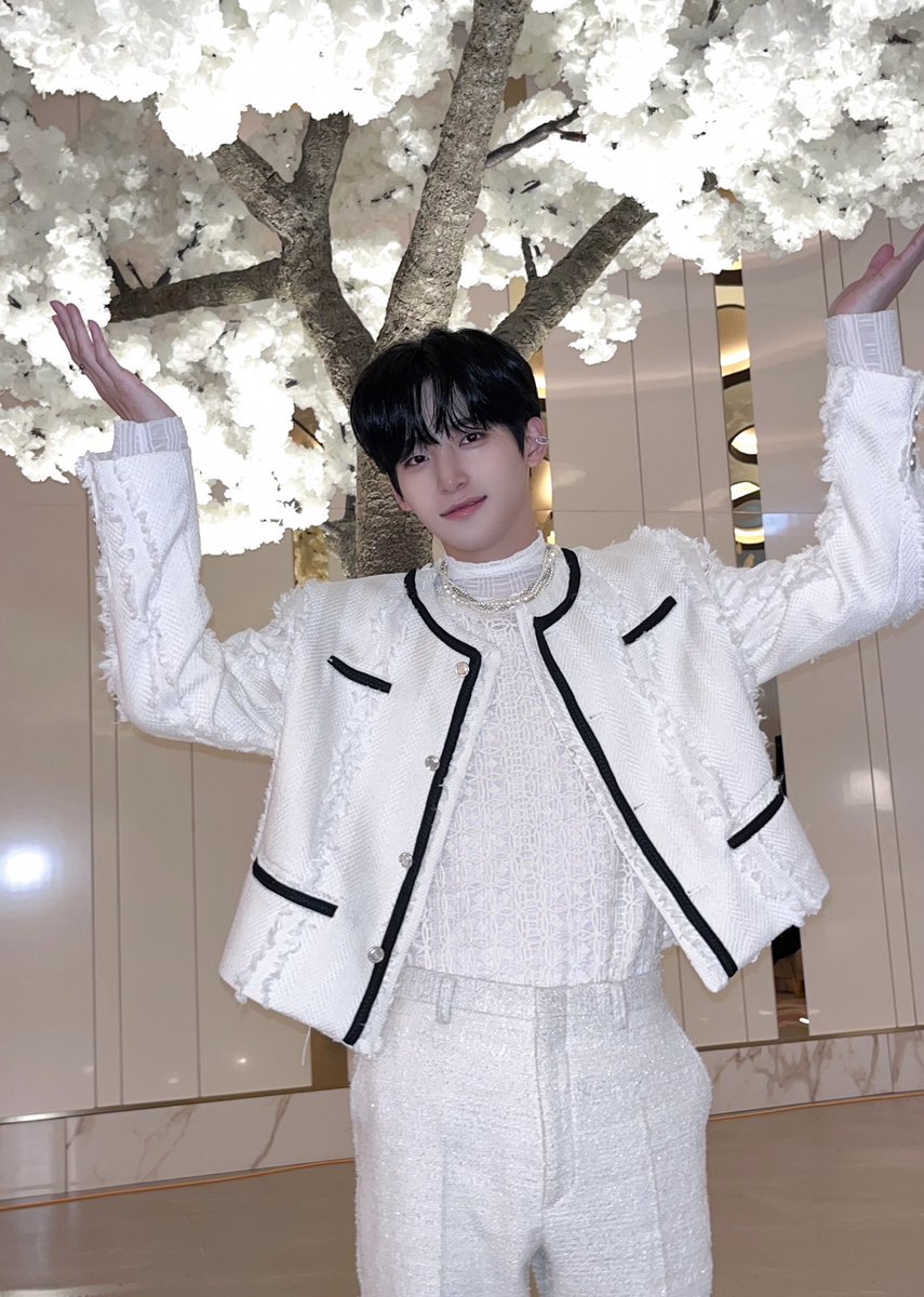 CRAVITY_twt's tweet photo. 메리 크리스마스🎄
#정모 #러비티 #크래비티 #가요대전 https://t.co/4Swe8JoZPO