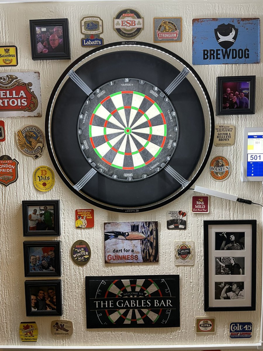 BrownieDaGeezer's tweet photo. @TheDartsReferee Target Aspar. Looks great. Only had a 10min throw but seems lovely. Really like to the minimalistic style. https://t.co/JQMl4ud37S