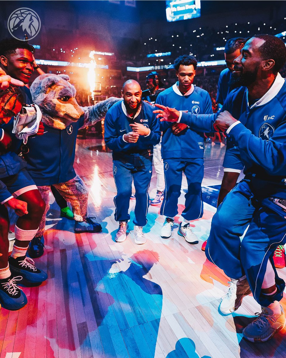 Timberwolves's tweet image. first time in team history that Minnesota is in first place outright in the West on December 25. 👏